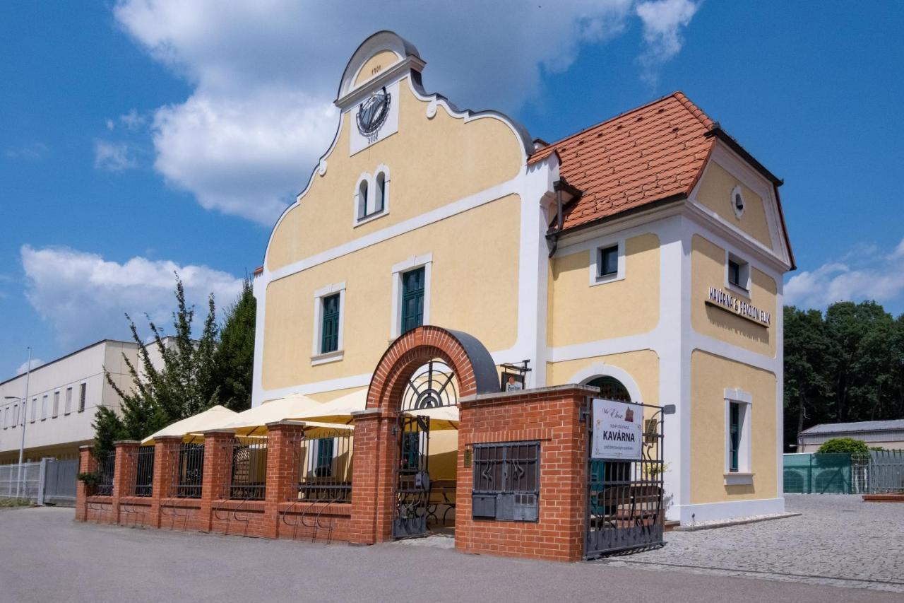 Penzion Elux Breclav Exterior photo